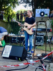 kunstfehler-musik-köln-edelweisspiratenfestival-2018-flirtgraben-friedenspark-festival-edelweisspiraten-sommer-in-der-stadt-koblenz-duo-band-alien-kostüm-maschinen-rock-rap-3