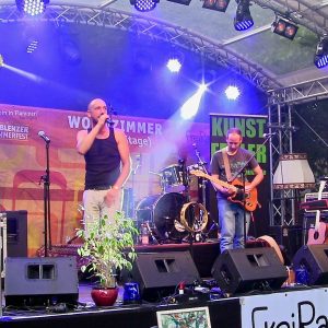 kunstfehler-musik-rhein-in-flammen-koblenz-koblenzer-sommerfest-2018-freiraum-wohnzimmer-buehne-orange-stage-freitag-deutsches-eck-band-duo-rock-rap-atze-live-konzert-sprechgesang-8
